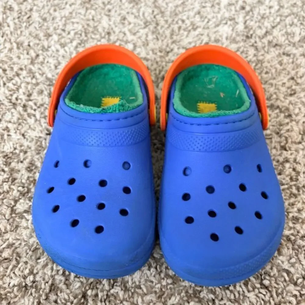 Size 11 / Boys Lined Crocs Sandals